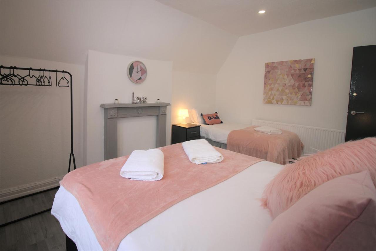 Free Local Parking - Fast Wifi - Sleeps 10 Guests By Property Promise Cardiff Zewnętrze zdjęcie
