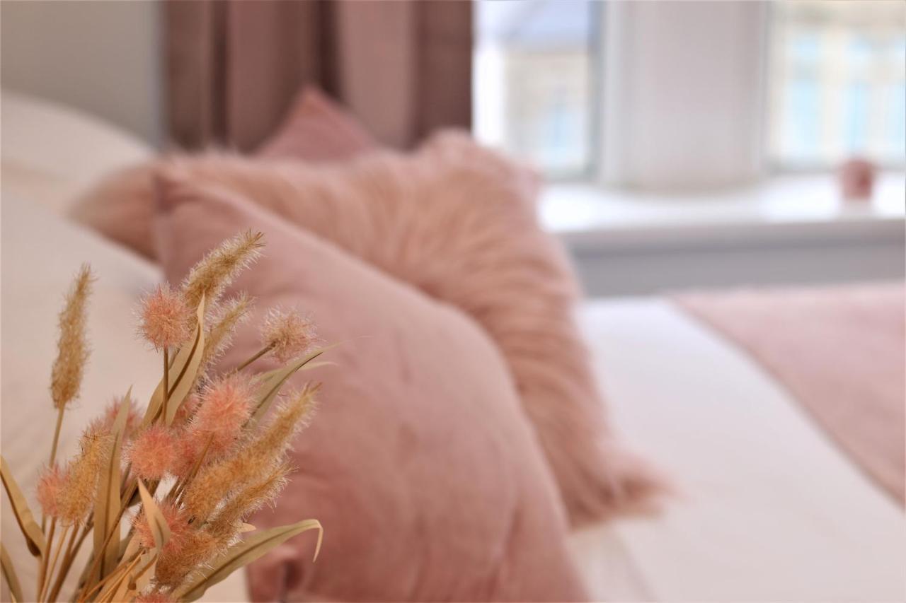 Free Local Parking - Fast Wifi - Sleeps 10 Guests By Property Promise Cardiff Zewnętrze zdjęcie