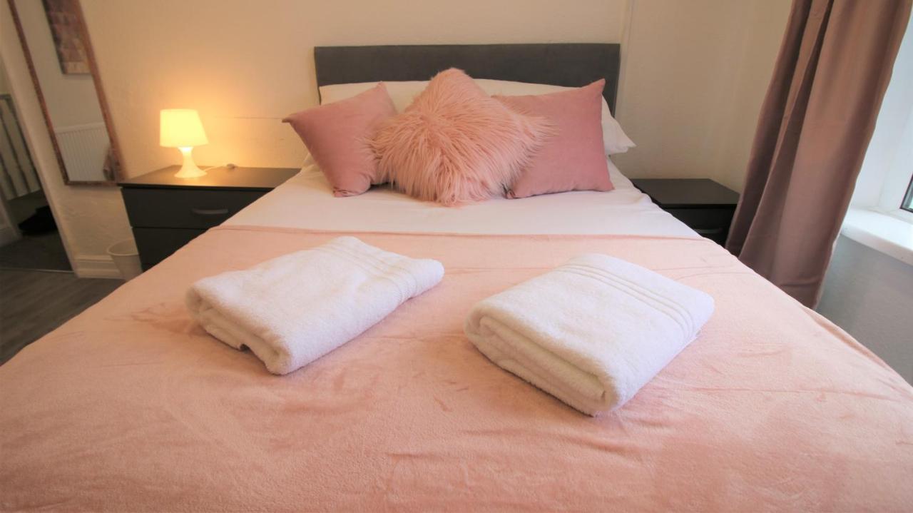 Free Local Parking - Fast Wifi - Sleeps 10 Guests By Property Promise Cardiff Zewnętrze zdjęcie