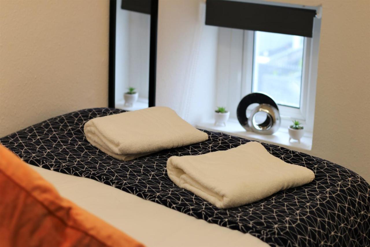 Free Local Parking - Fast Wifi - Sleeps 10 Guests By Property Promise Cardiff Zewnętrze zdjęcie
