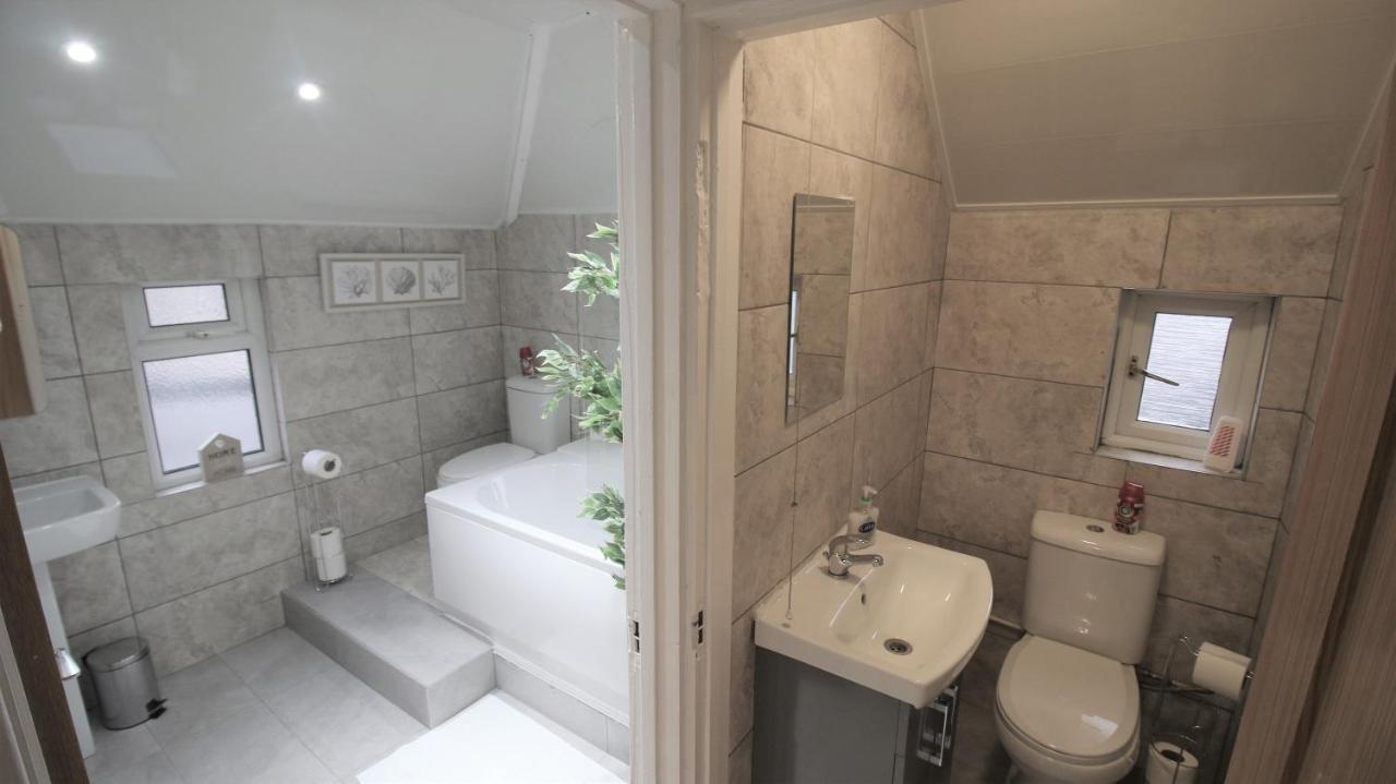 Free Local Parking - Fast Wifi - Sleeps 10 Guests By Property Promise Cardiff Zewnętrze zdjęcie