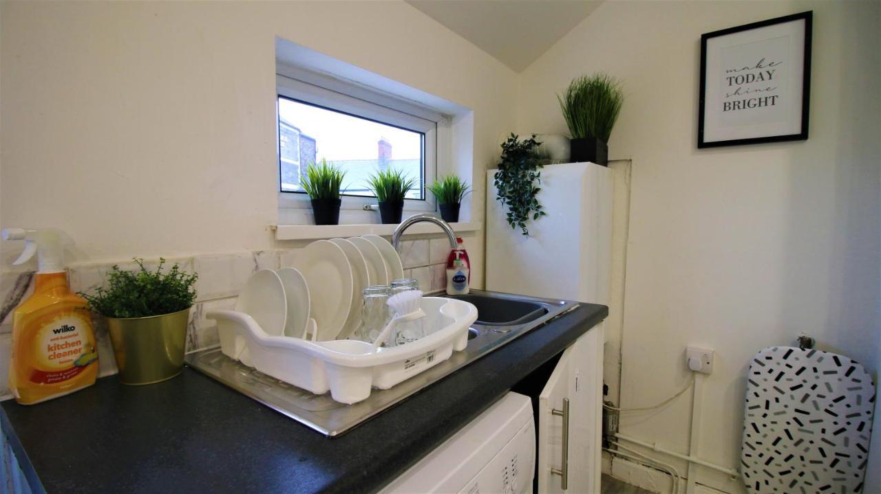 Free Local Parking - Fast Wifi - Sleeps 10 Guests By Property Promise Cardiff Zewnętrze zdjęcie