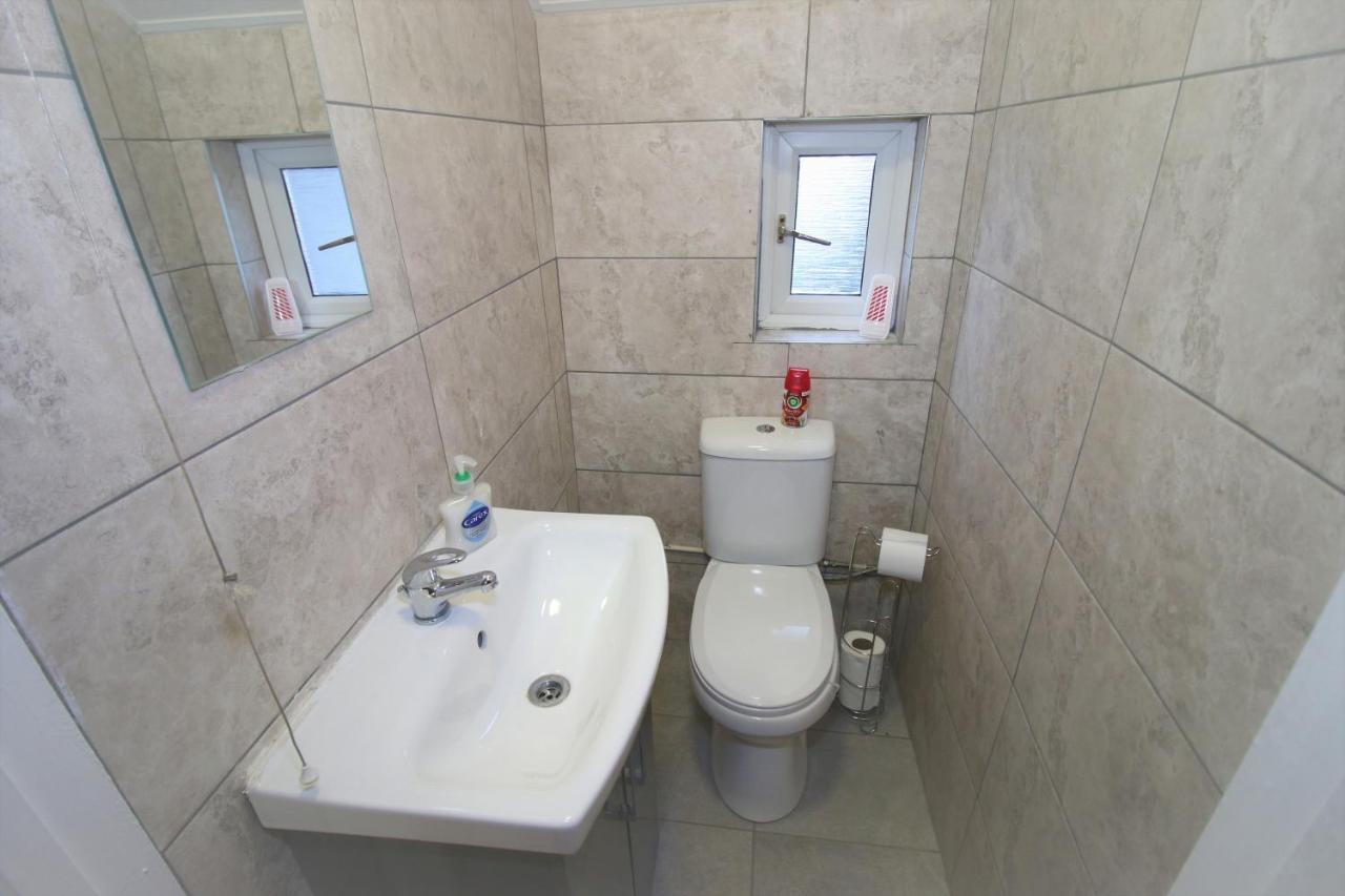 Free Local Parking - Fast Wifi - Sleeps 10 Guests By Property Promise Cardiff Zewnętrze zdjęcie